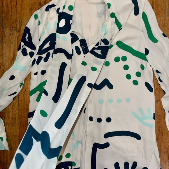 Silk print button down blouse - Picture 3 of 4